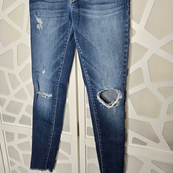 KanCan 8.5" Mid Rise Medium Wash Distressed Raw Hem Skinny Jeans Size 1 or 24 - Picture 2 of 5